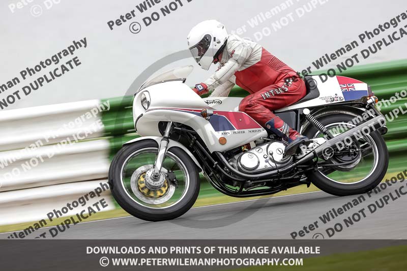 Vintage motorcycle club;eventdigitalimages;mallory park;mallory park trackday photographs;no limits trackdays;peter wileman photography;trackday digital images;trackday photos;vmcc festival 1000 bikes photographs